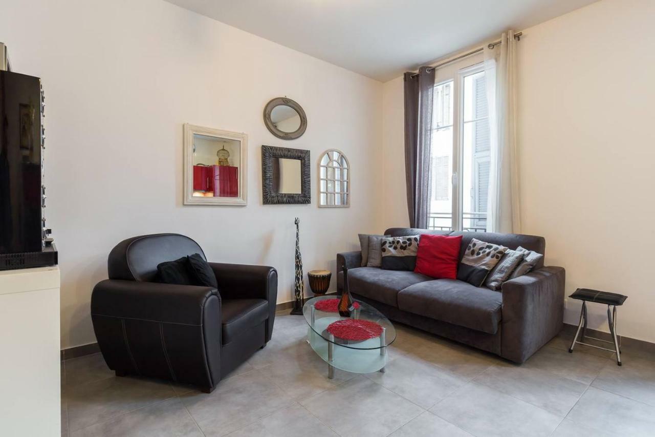 Stylish White And Red Apartments Жуан-Ле-Пин Екстериор снимка